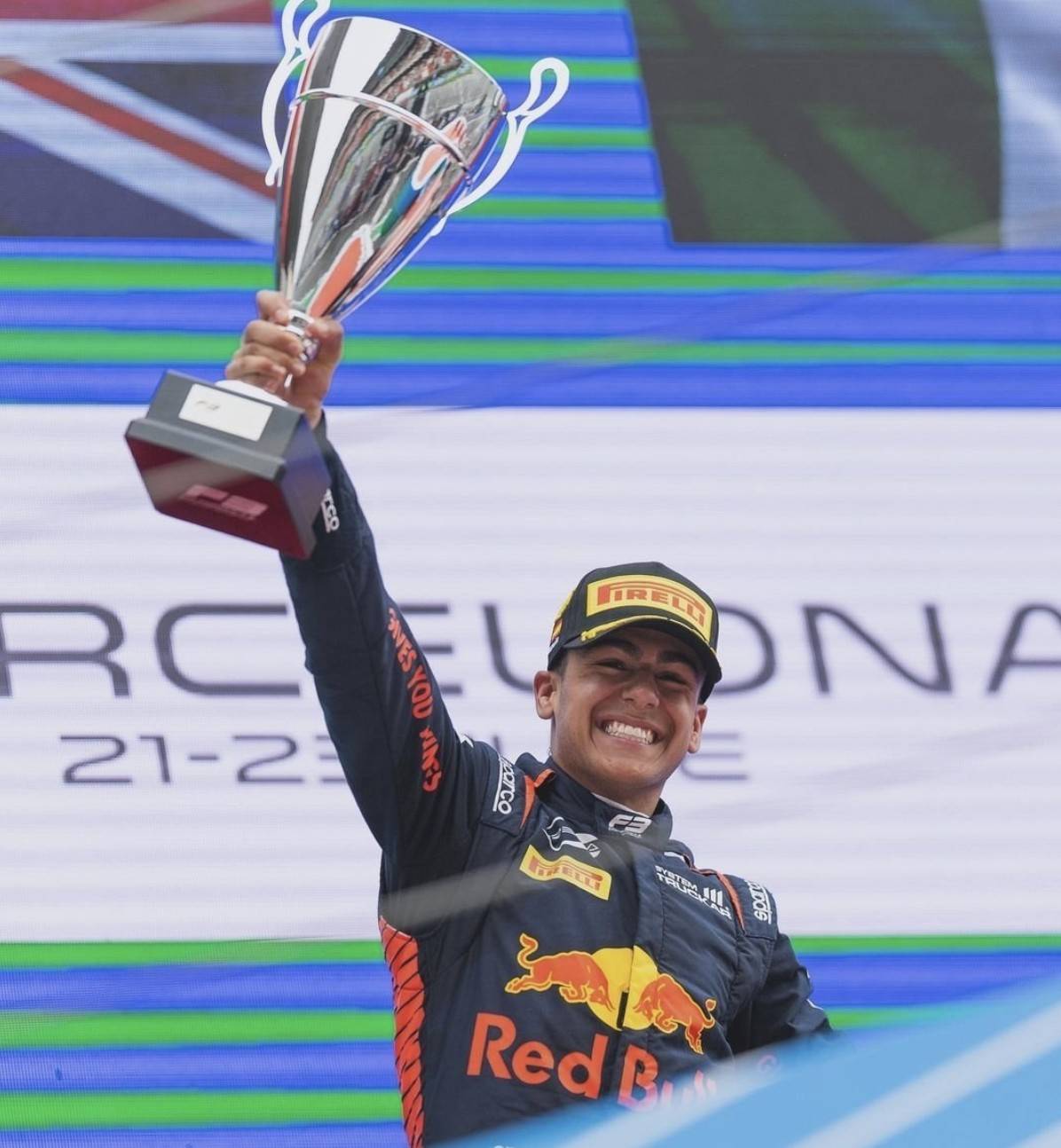 红牛车队碾压威廉姆斯，周冠宇扛起全队