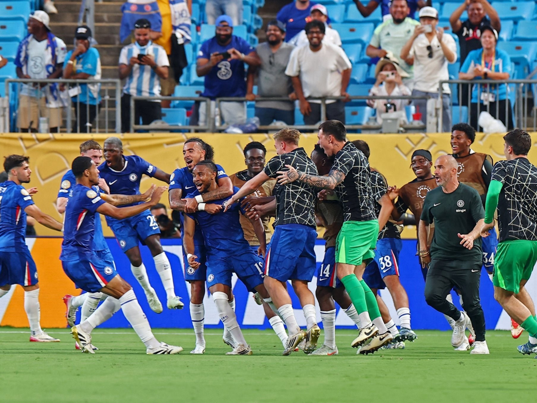 拉沃尔杯险胜年终总决赛，西西帕斯关键制胜