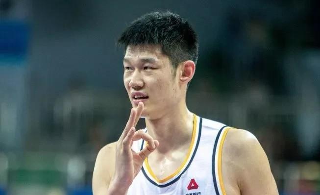 青岛队力克辽宁队，胡金秋刷新纪录