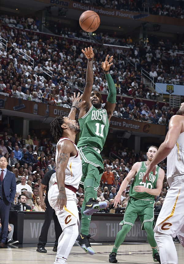 青岛队险胜凯尔特人，麦科勒姆关键制胜