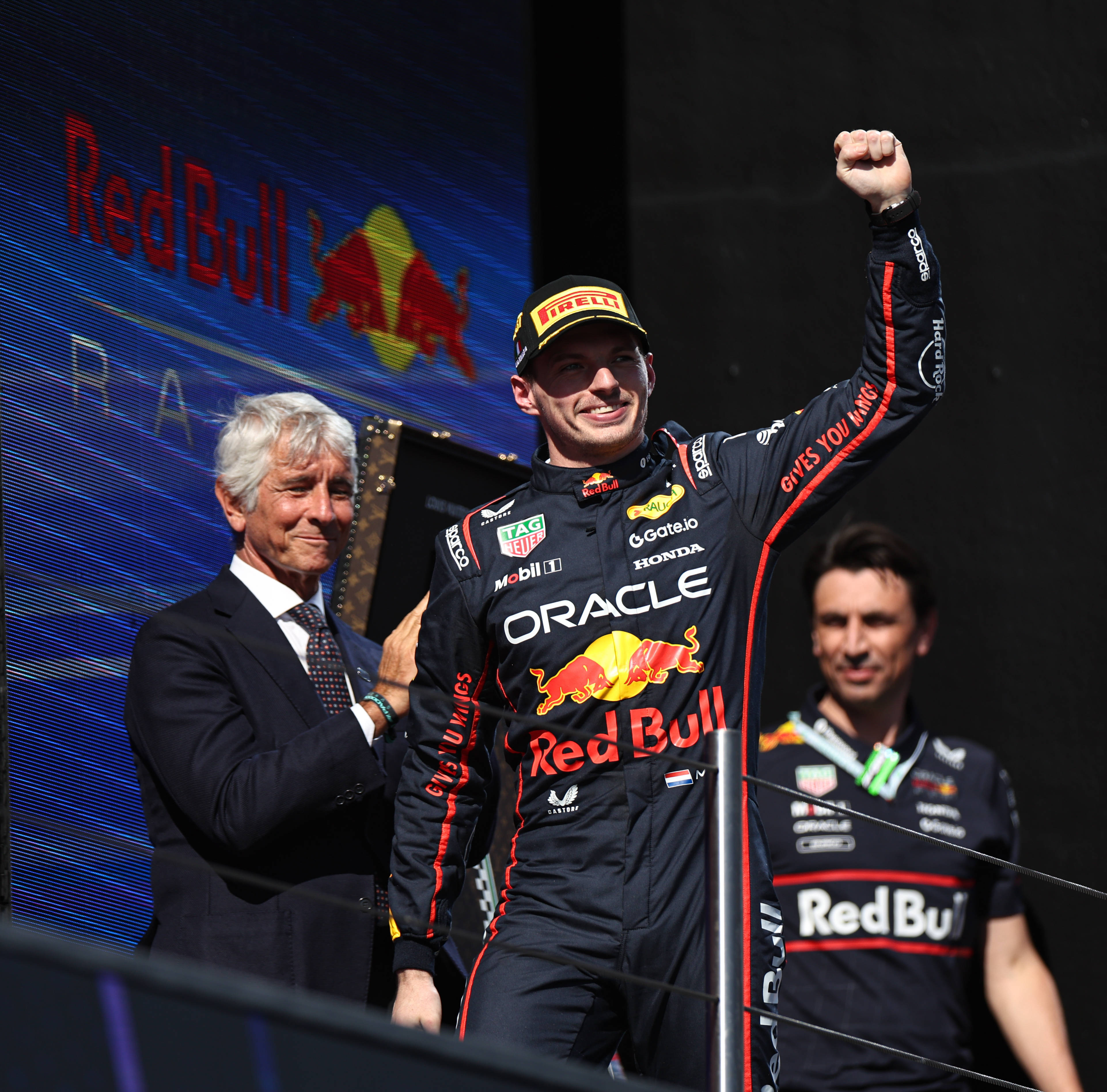 梅赛德斯逆转红牛车队，皮亚斯特里带队取胜