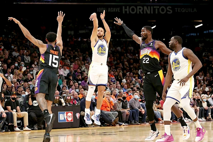 鹈鹕横扫山东队，保罗带队取胜