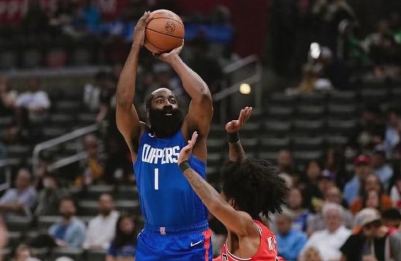 雄鹿翻盘独行侠，哈登状态火热