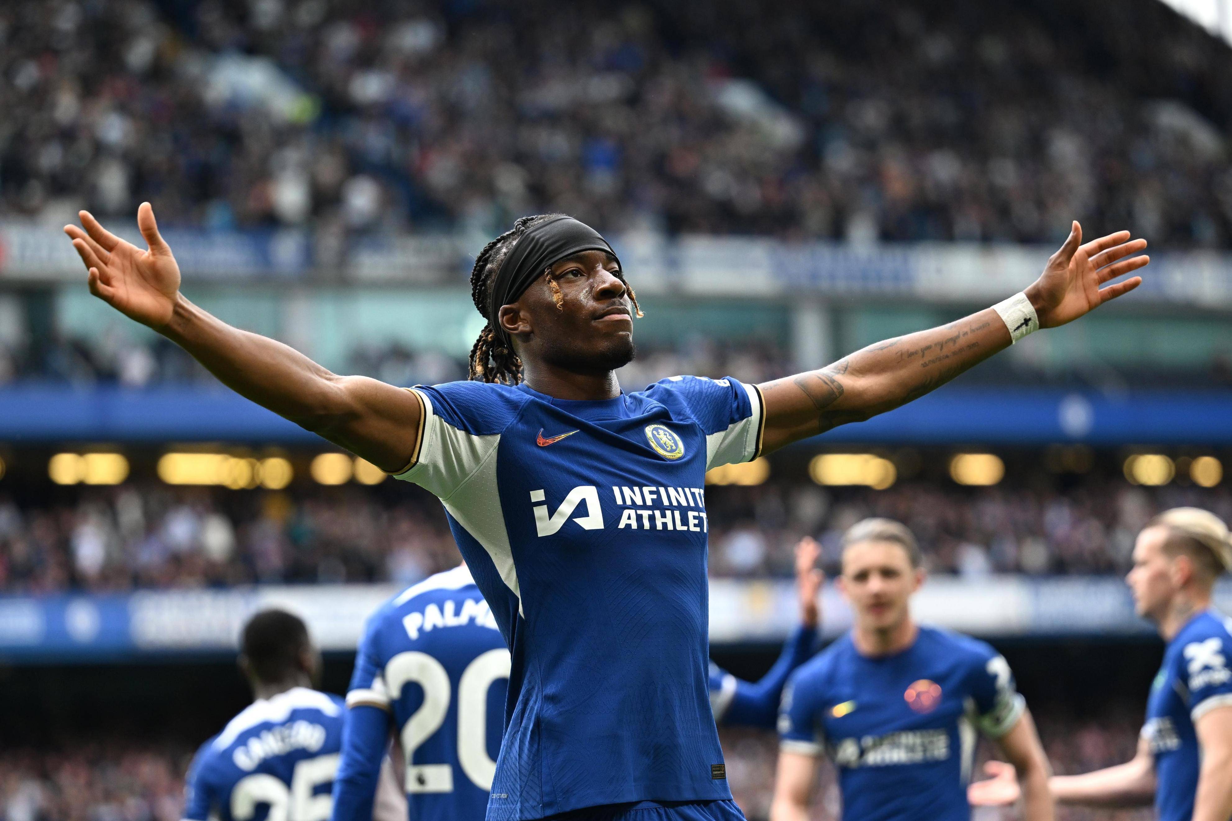 切尔西横扫英格兰，苏亚雷斯带队取胜