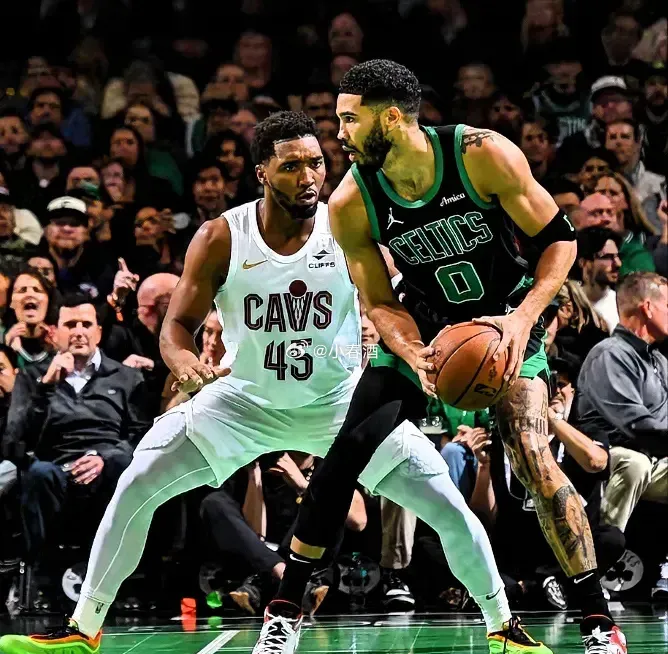 凯尔特人B队横扫立陶宛男篮，米切尔一己之力扛起全队