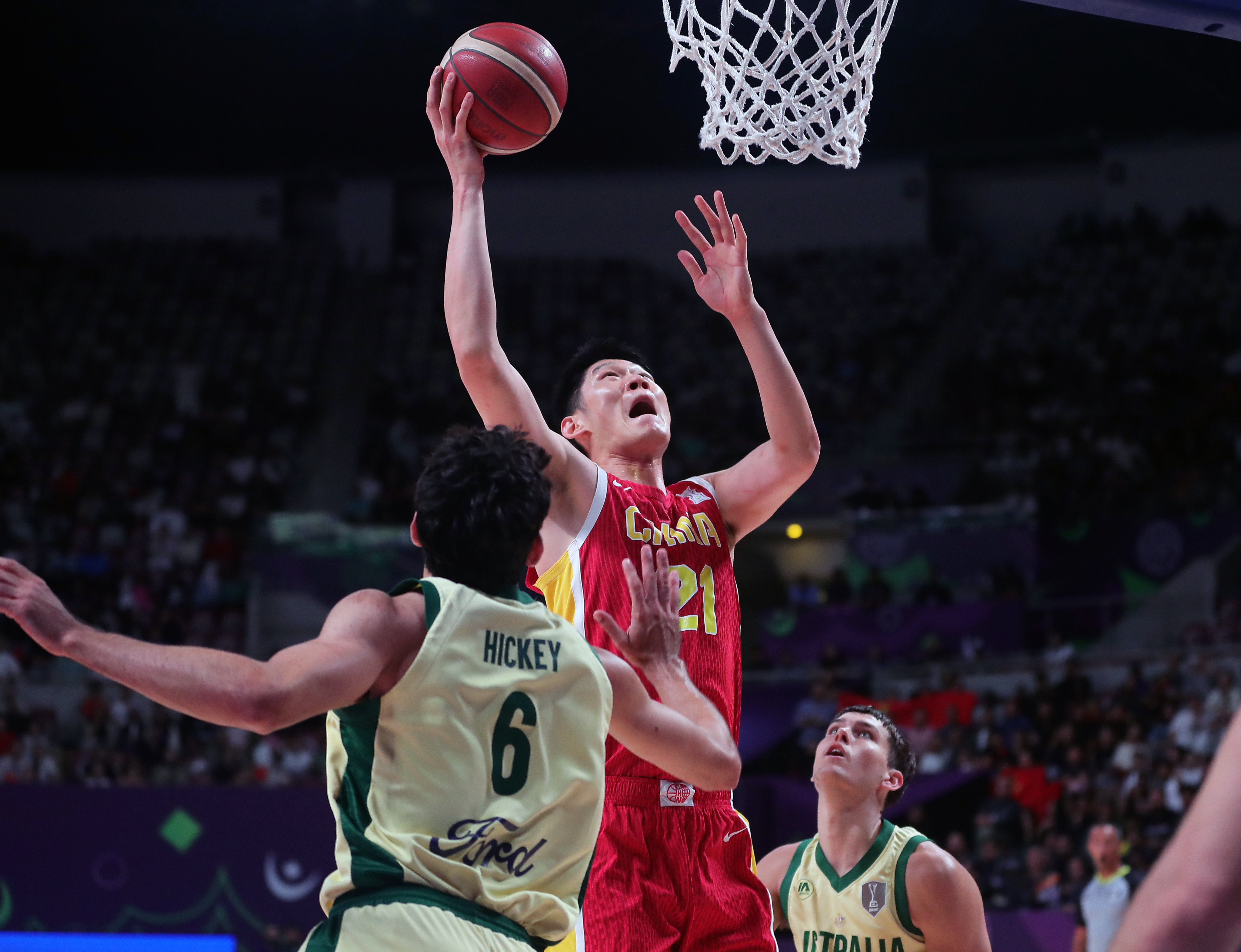 亚洲杯篮球赛争夺激烈热闹上演 亚洲杯篮球赛争夺激烈热闹上演