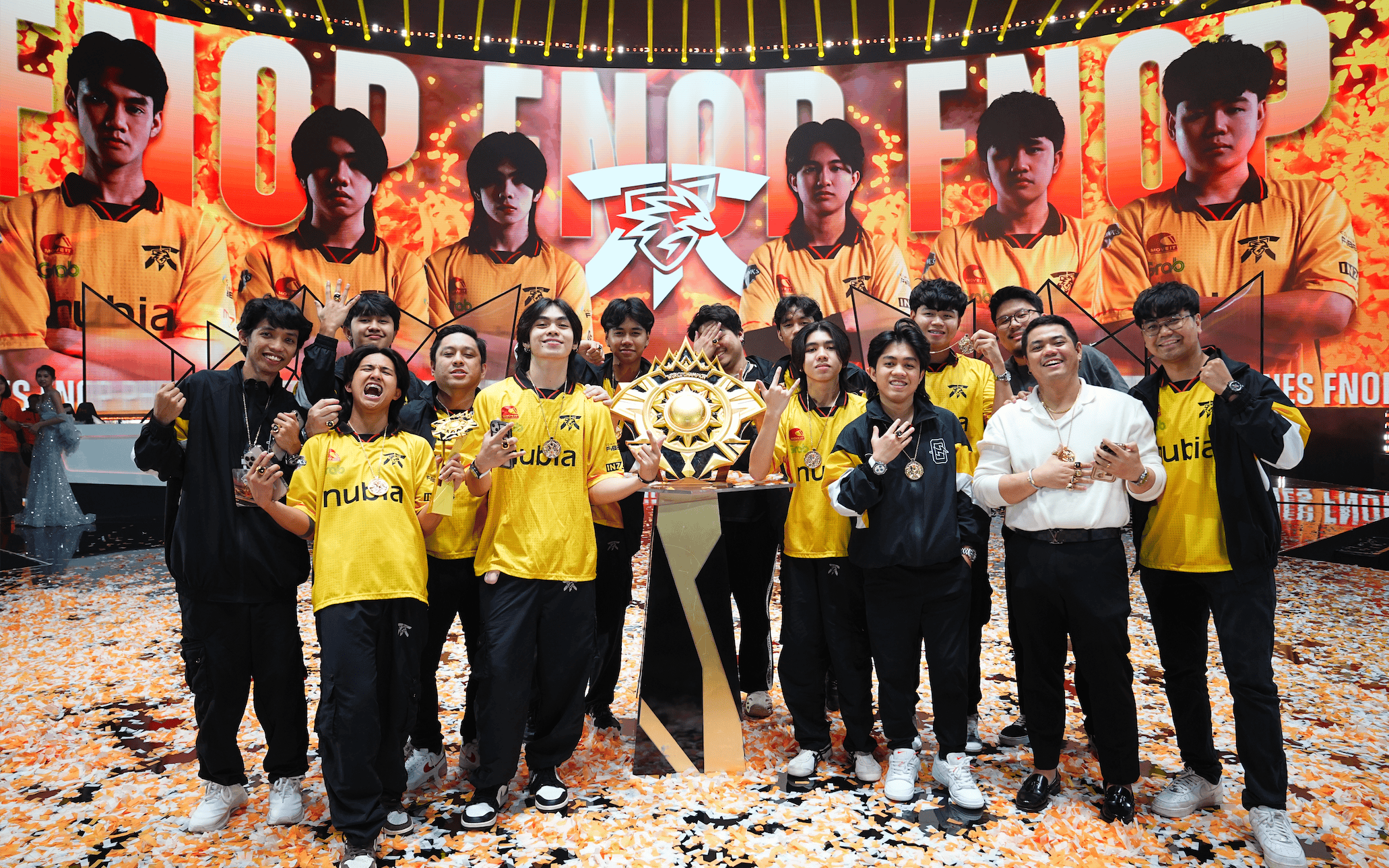 火爆对决，双方角逐胜者的宝座，激情绽放！