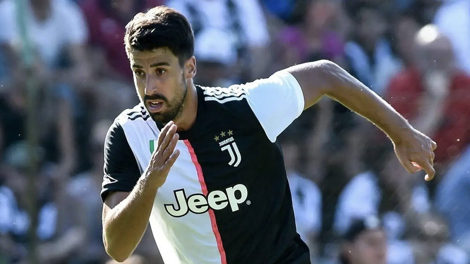 尤文图斯陷入不败之地,小组赛形势不容乐观 尤文图斯陷入不败之地,小组赛形势不容乐观