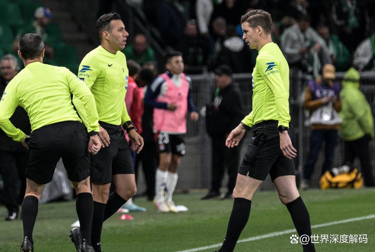 圣埃蒂安球迷为球队欢呼加油