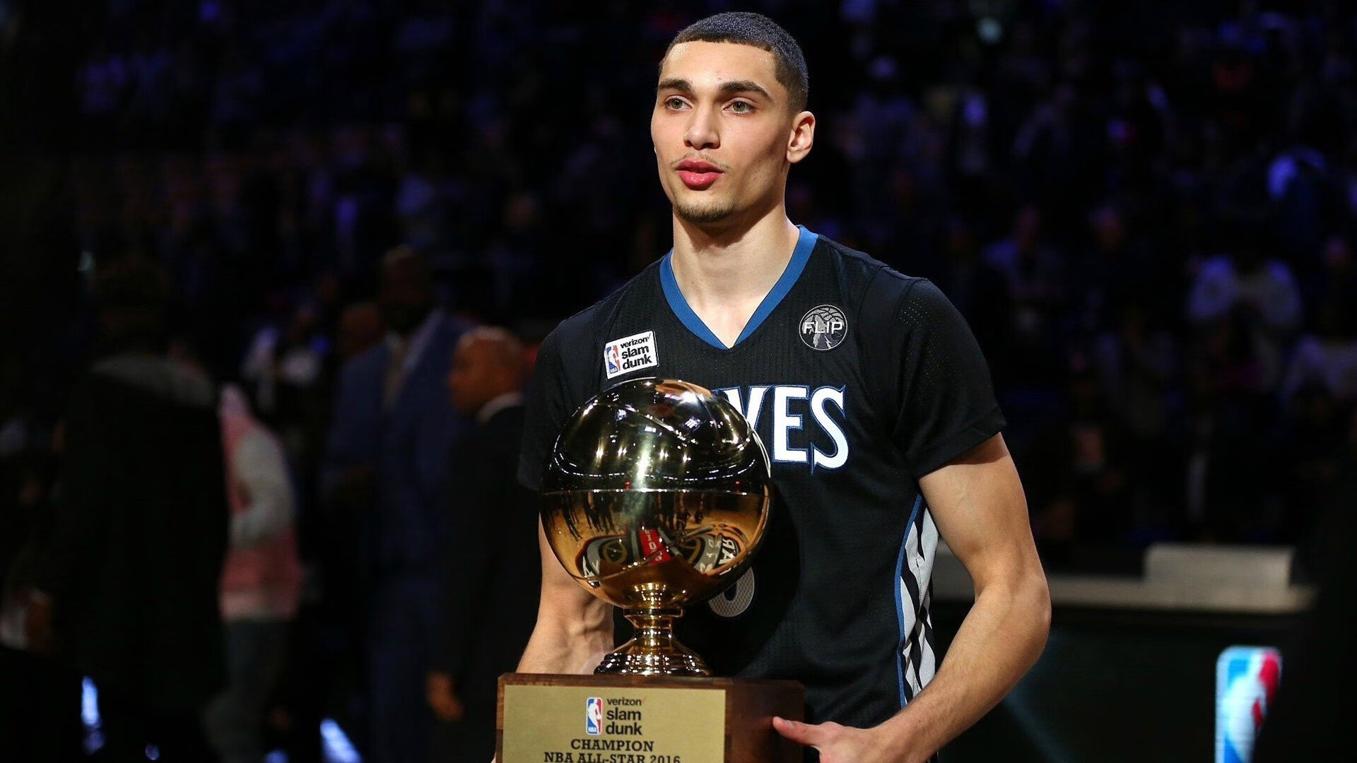 布克教科书级表现引领76人全面碾压勇士