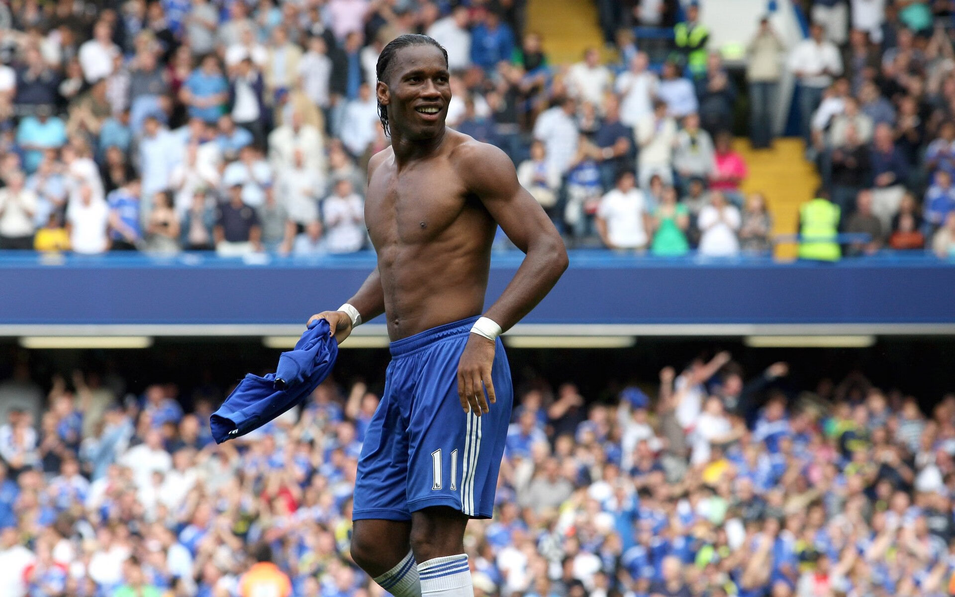 极速与坚韧的交锋，从F1街道赛到日本速胜秘鲁的竞技哲学